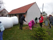 Stavíme sněhuláka s partnery,  rodiči a dětmi